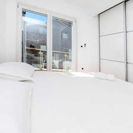 Belle Vue * Primosten