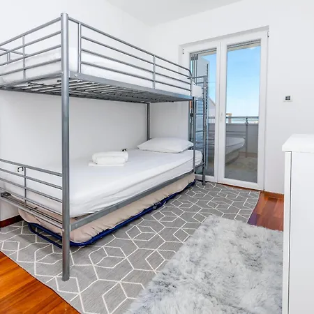 Belle Vue Apartment *